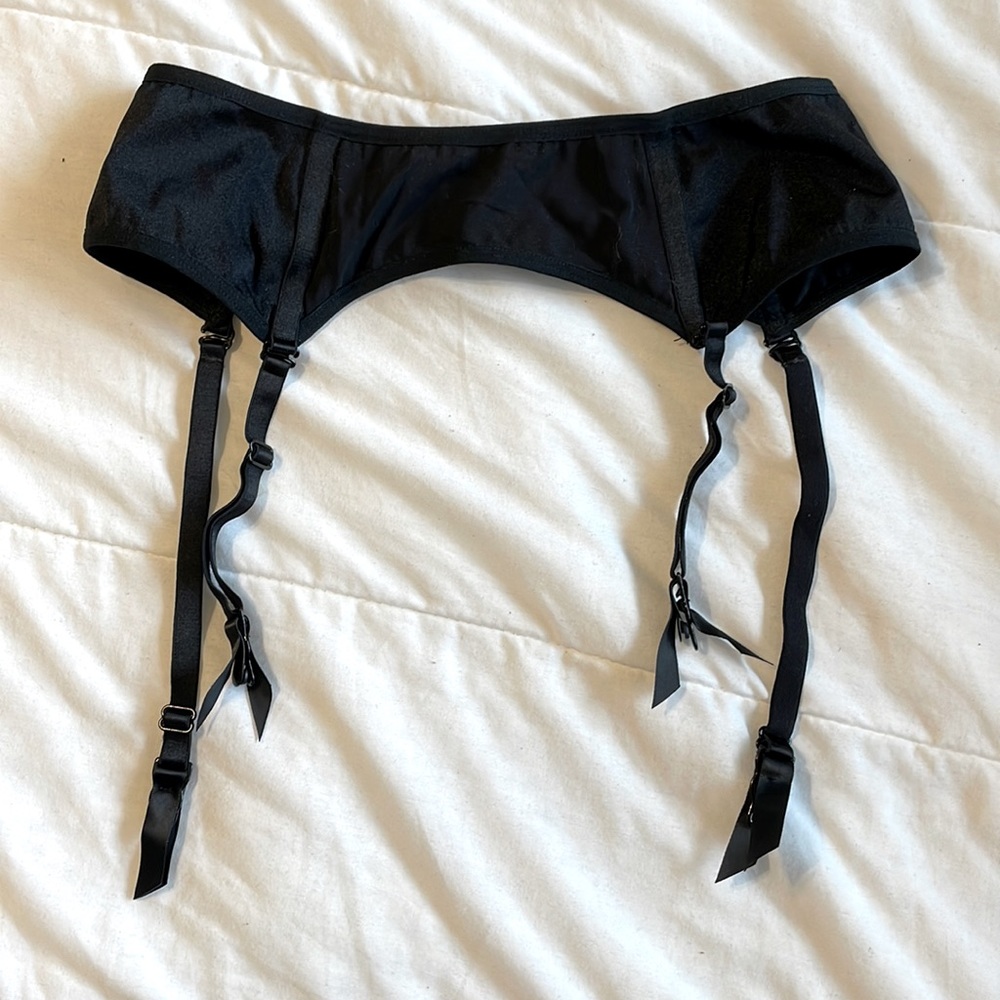 RARE AMERICAN APPAREL BLACK GARTER BELT